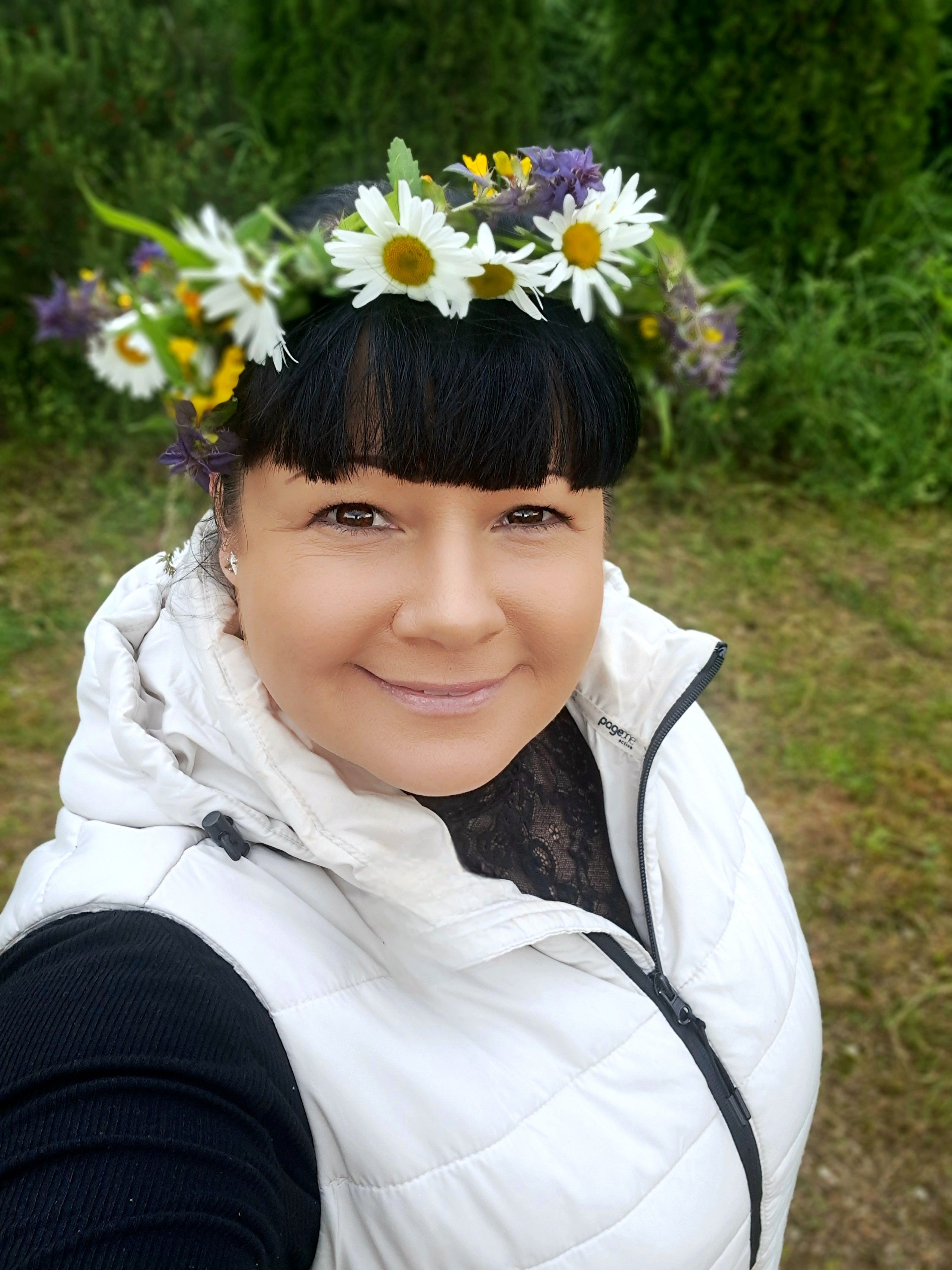 Ei olnud aastaid lillepärga pununud, aga sai päris kaunis ja suvine pärjake. 