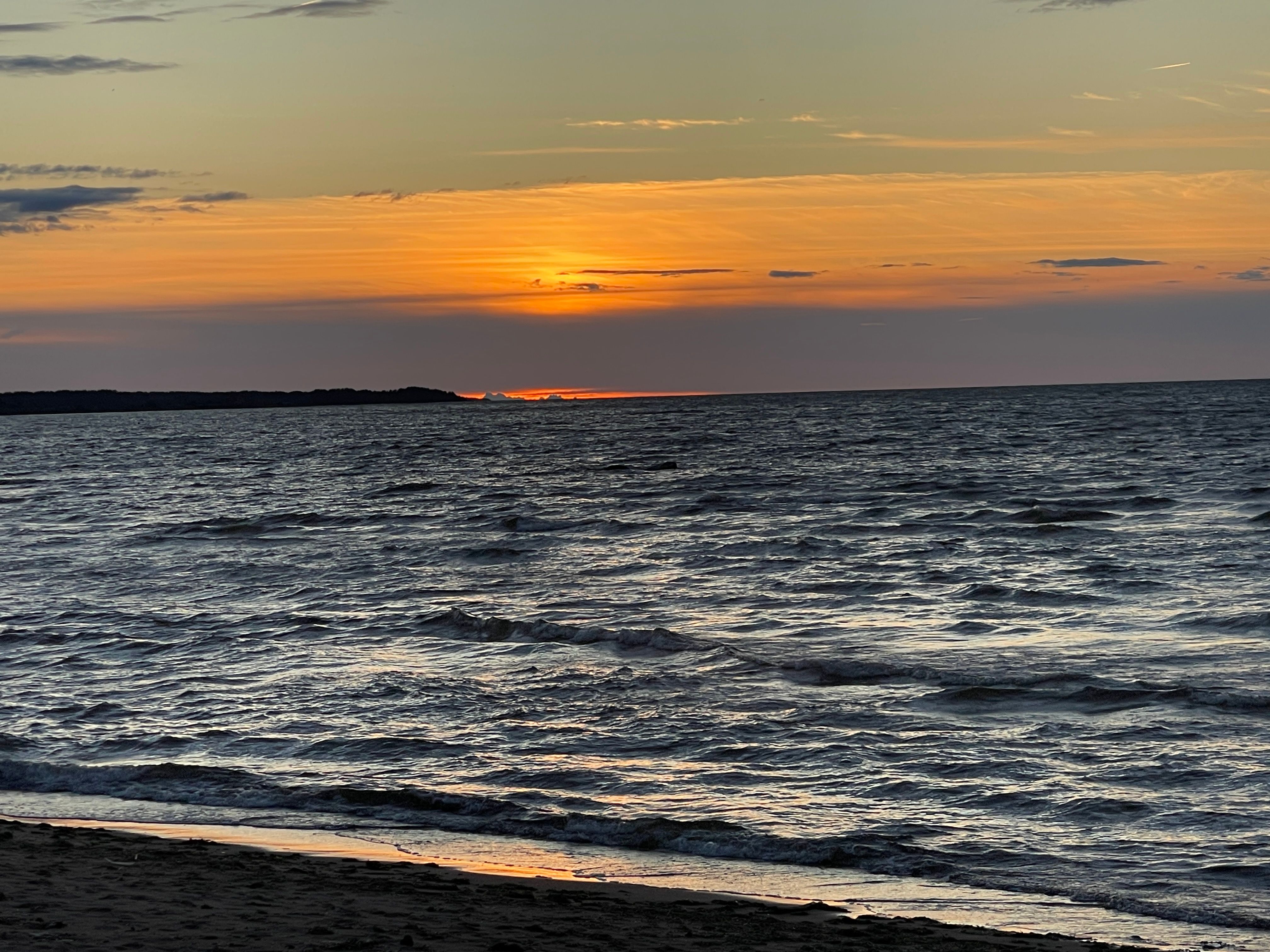Lapsega mereääres, kui järsku tõusis tuul ja päike polnud veel loojunud. 