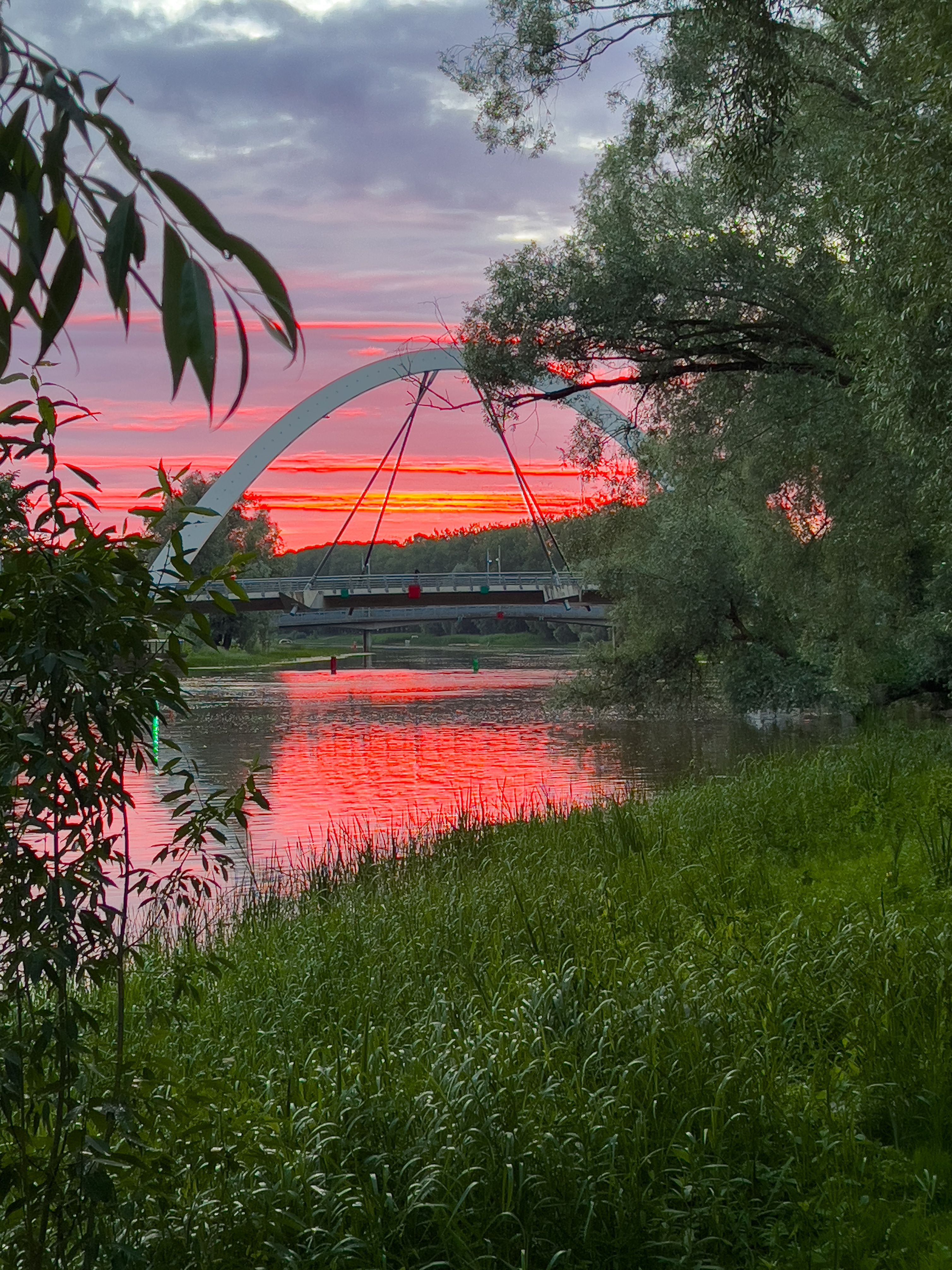 Loojanguvärvid Emajõel