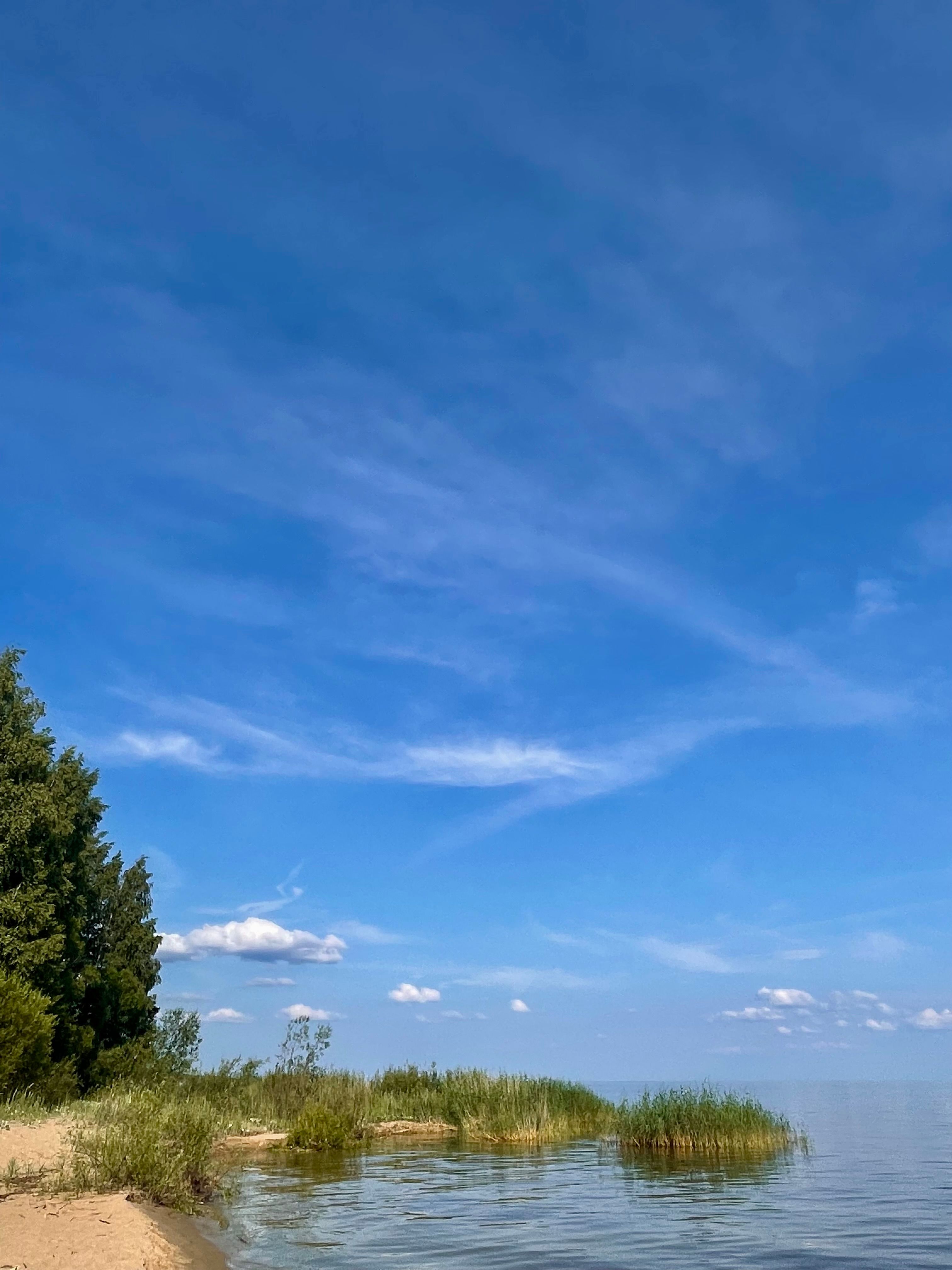 Suvel särab Peipsi järv päikese käes nagu peegel
