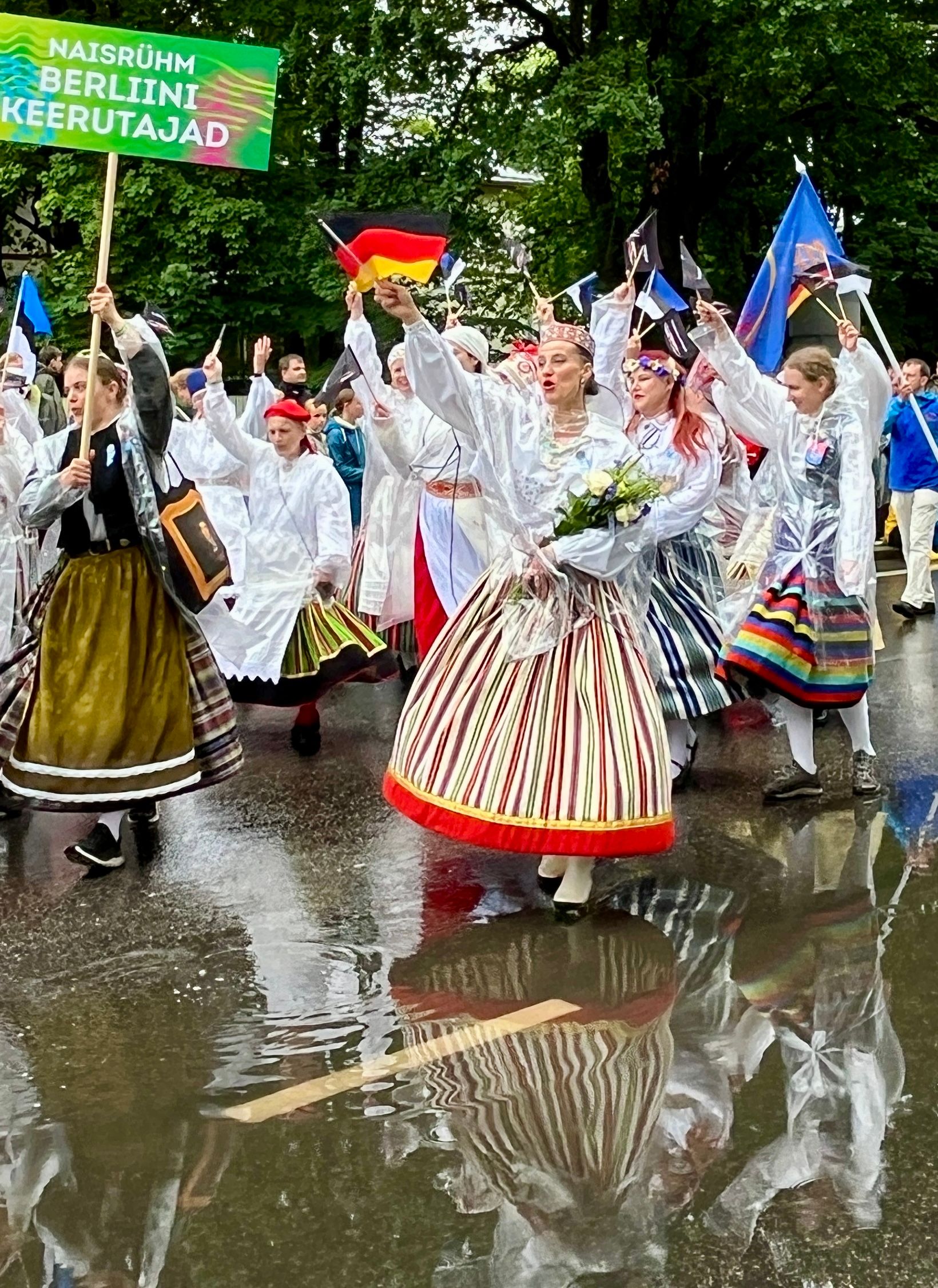 Laulupeo rongkäik “keerutajate keerutus”