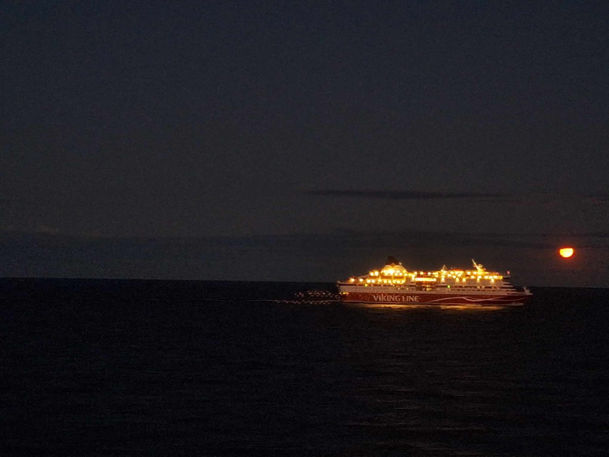 Öine idüll, teel Stockholmi poole 