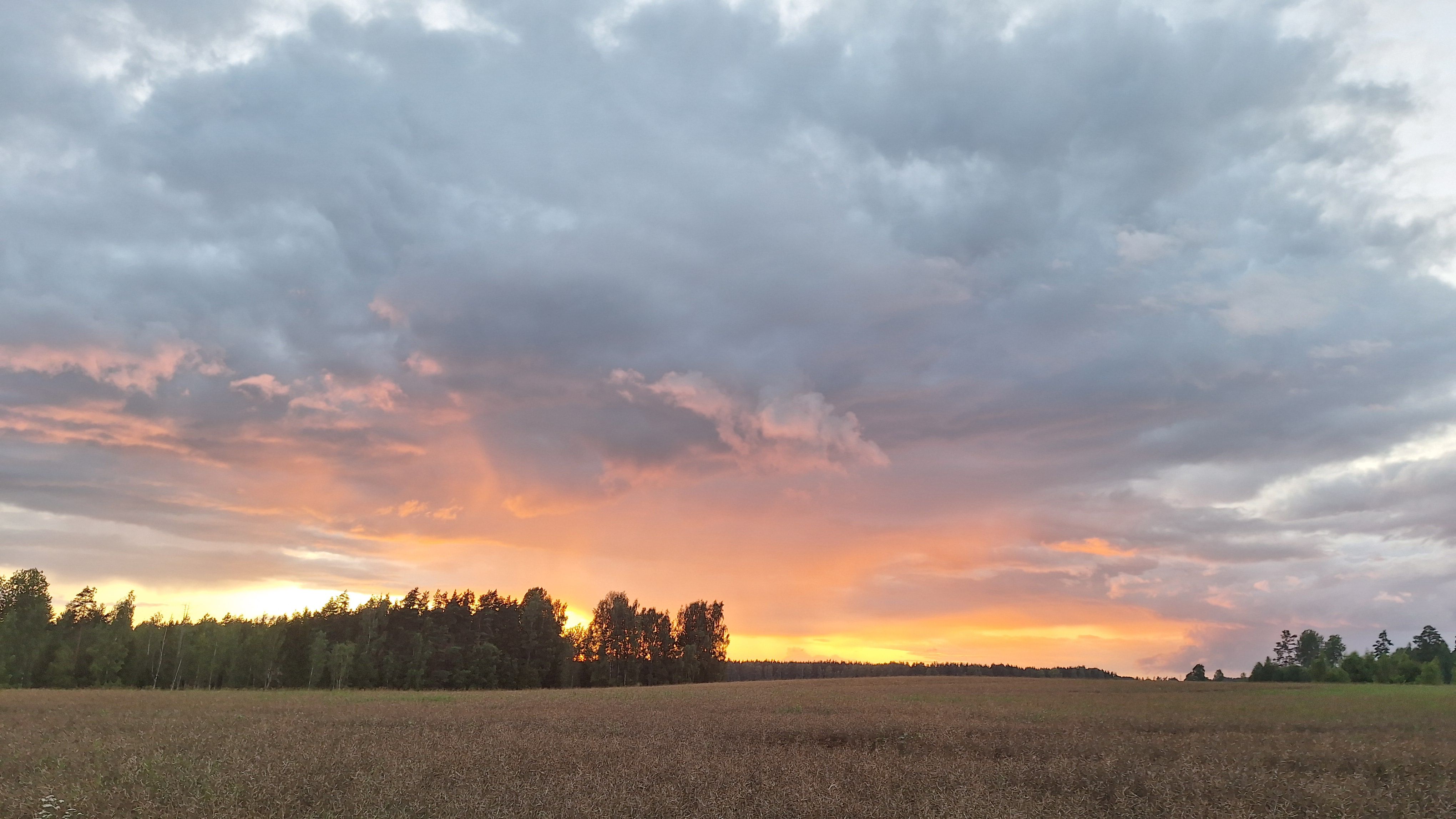 Päikeseloojang kodukülas
