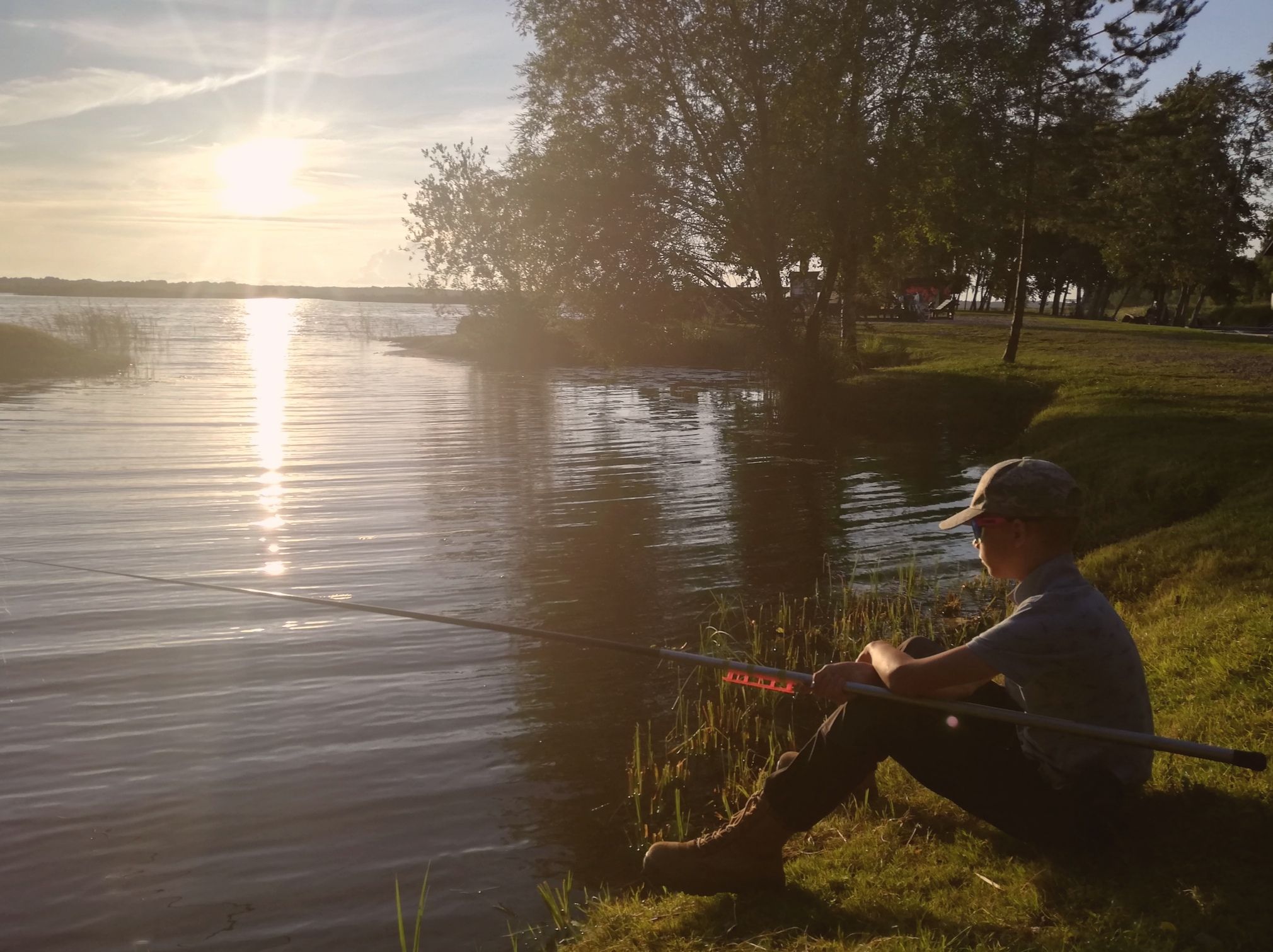 Sattusin järve ääres ühe kalastaja tööpostile. 