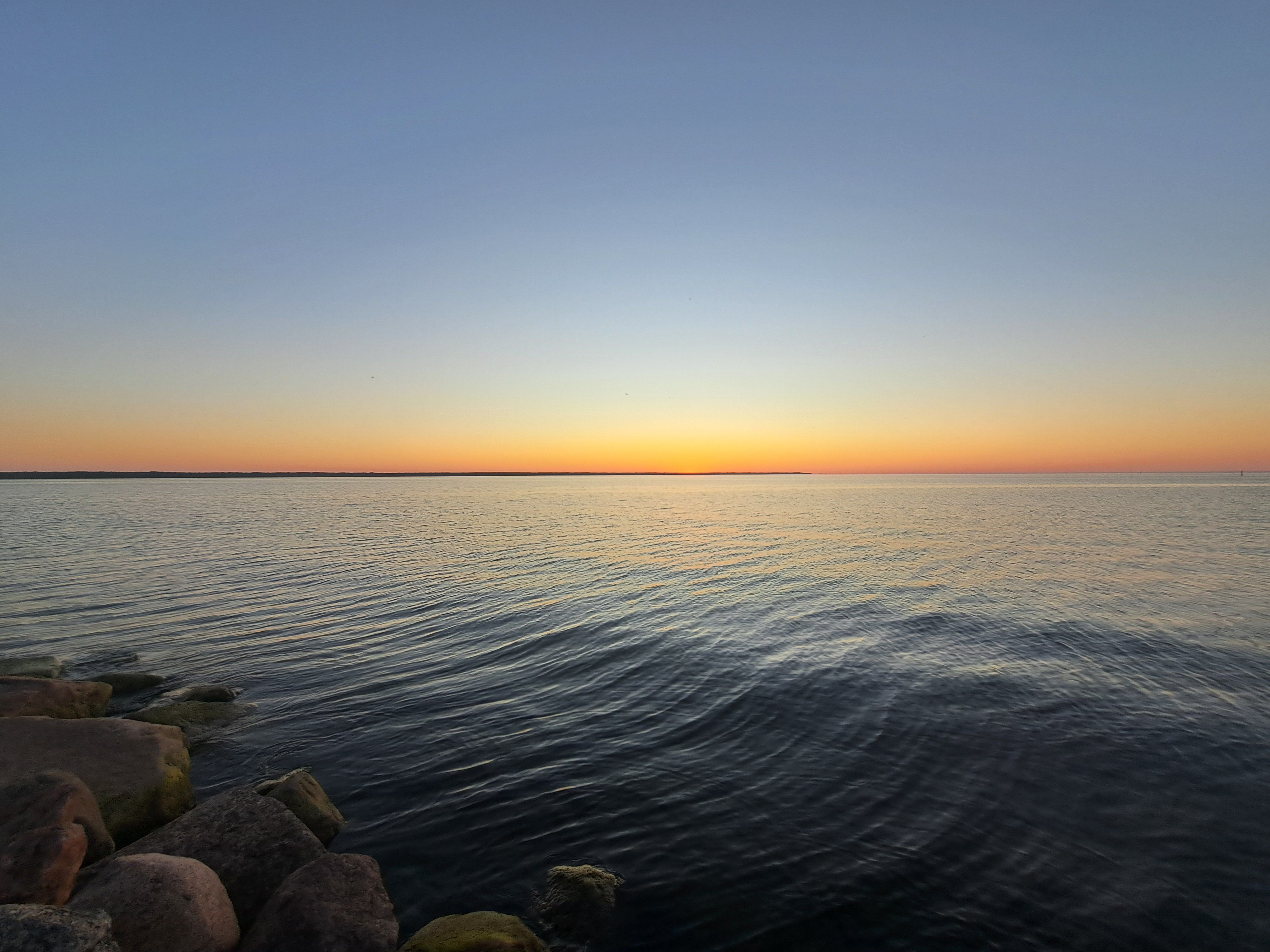 Pilt on tehtud Kärdla sadamas Hiiumaal, kui käisime koos kallimaga õhtut nautimas.